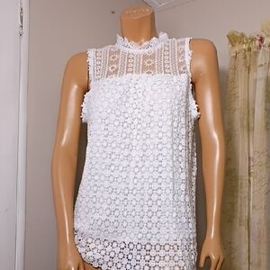 Listicle White Lace Sleeveless Blouse‎